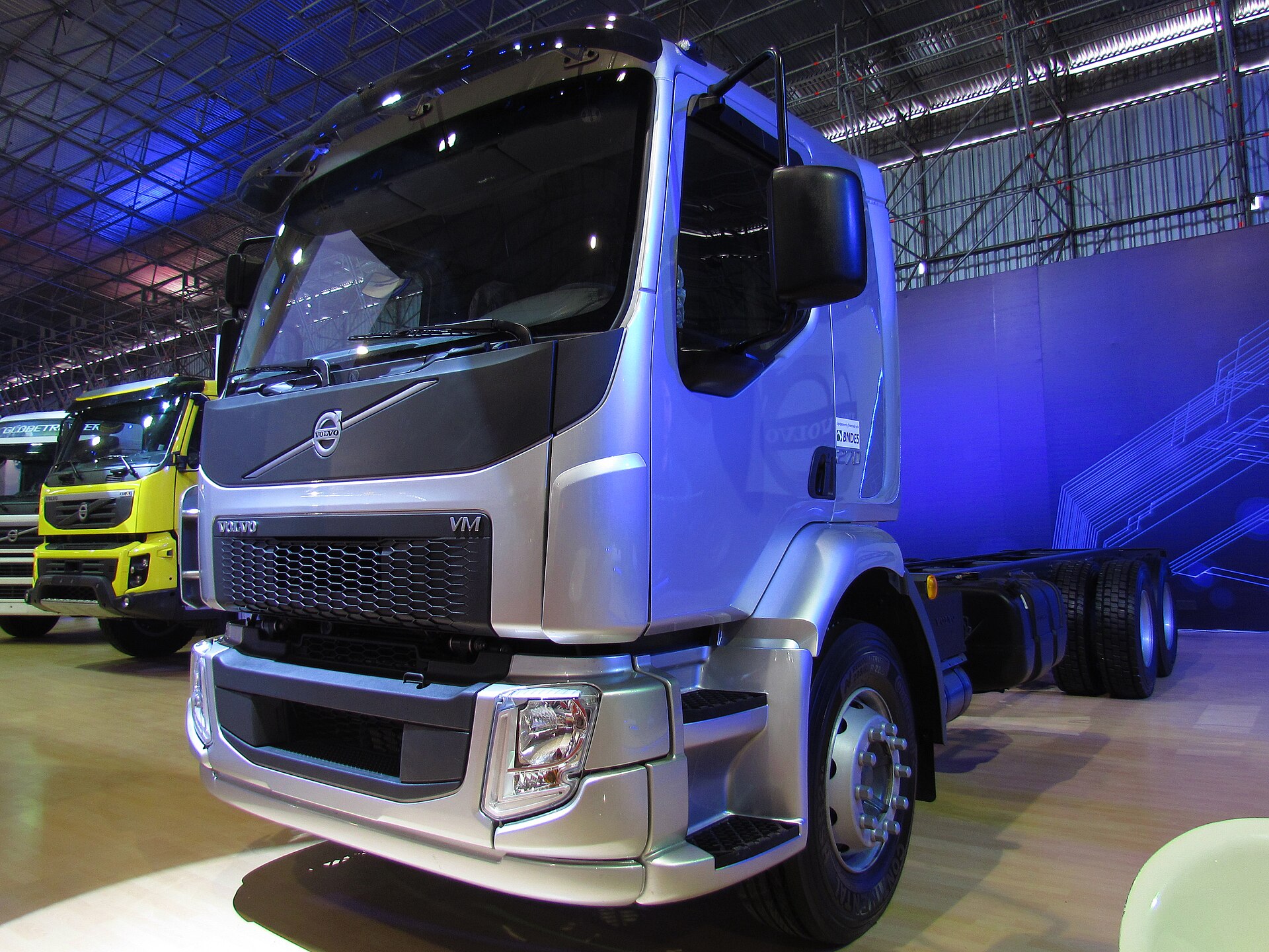 Volvo VM 360 8x2 Rígido 2020 #3