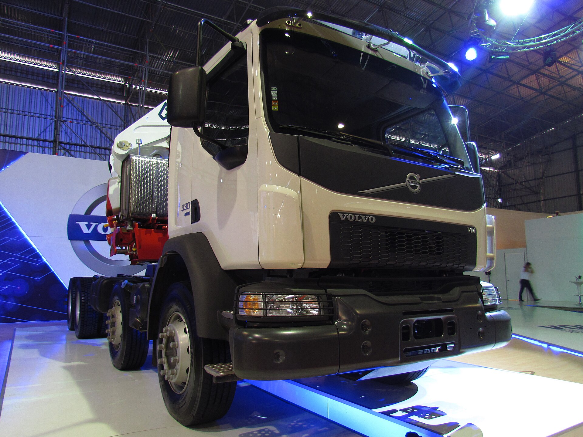 Volvo VM 360 8x2 Rígido 2020 #4